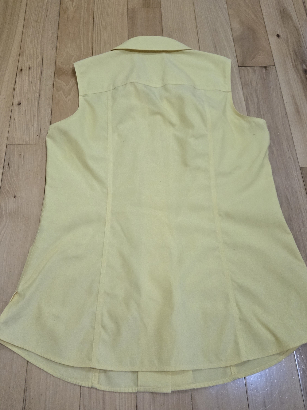 Foxcroft Pale Yellow Sleeveless Button-Down Shirt - Picture 5 of 8